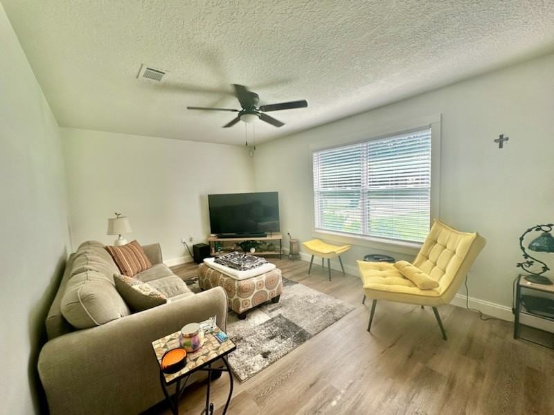 821 Meadow Ln - Photo 2 of 10