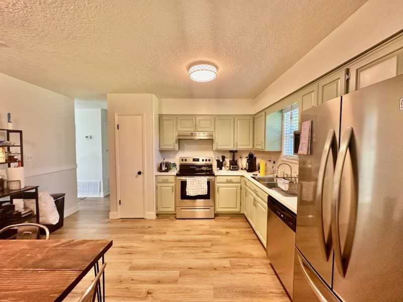 821 Meadow Ln - Photo 3 of 10