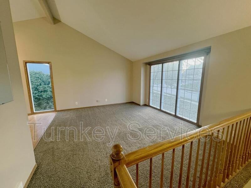 2107 Queen Dr - Photo 3 of 22