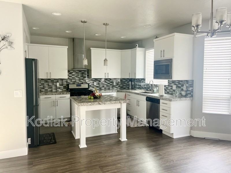 3733 N Valley Vista Way - Photo 3 of 21