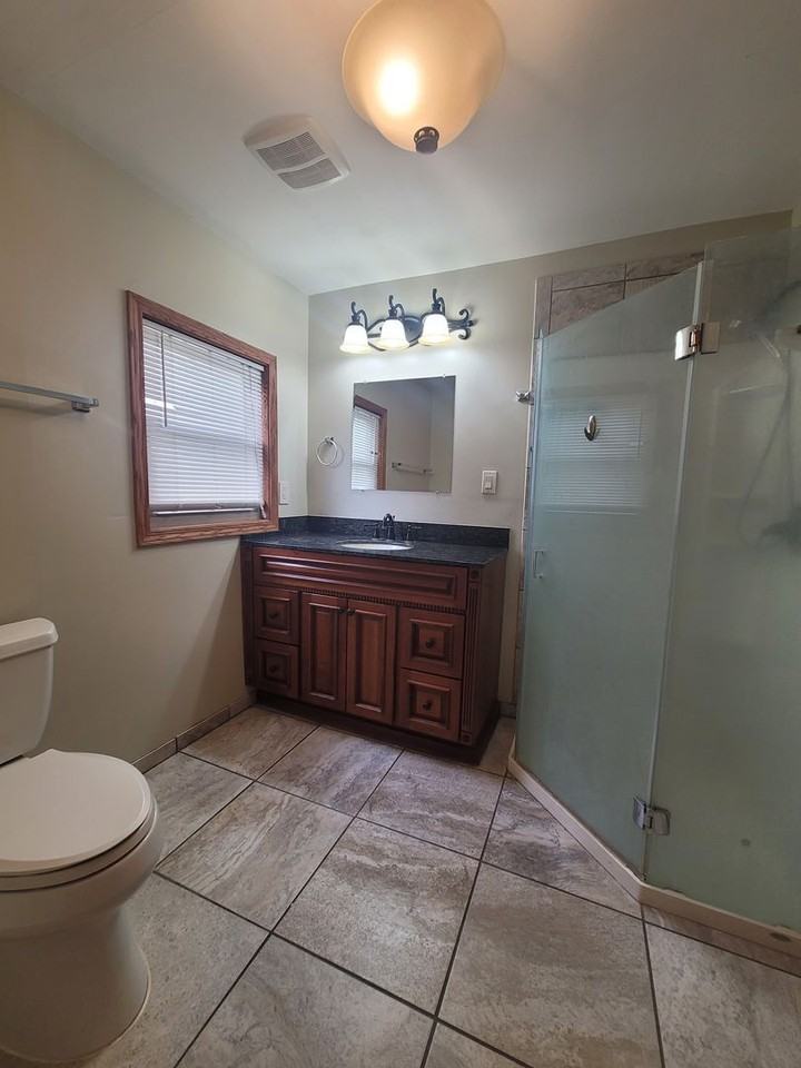 6003 P St - Photo 7 of 9