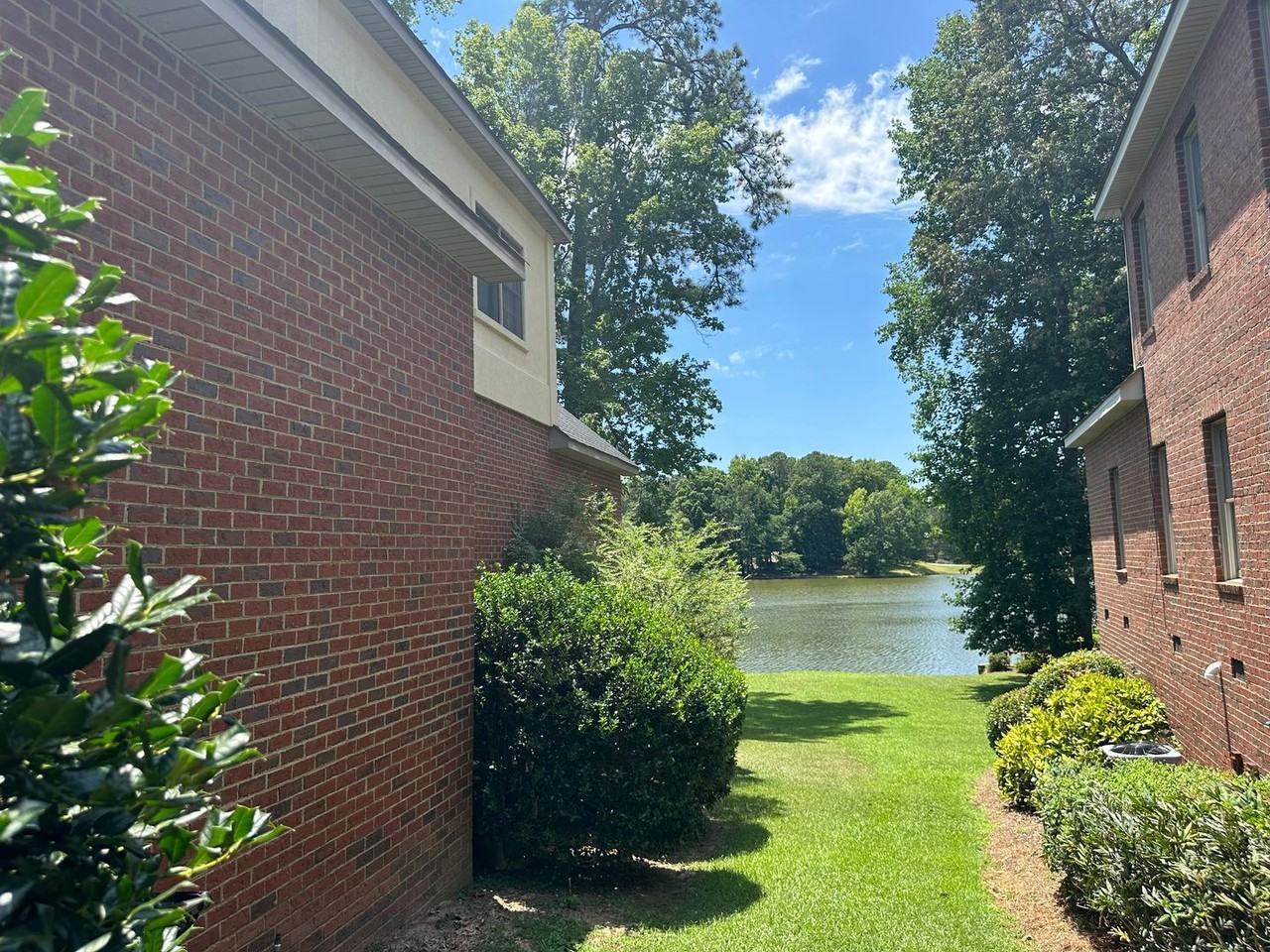 110 Wimbledon Ct - Photo 2 of 45