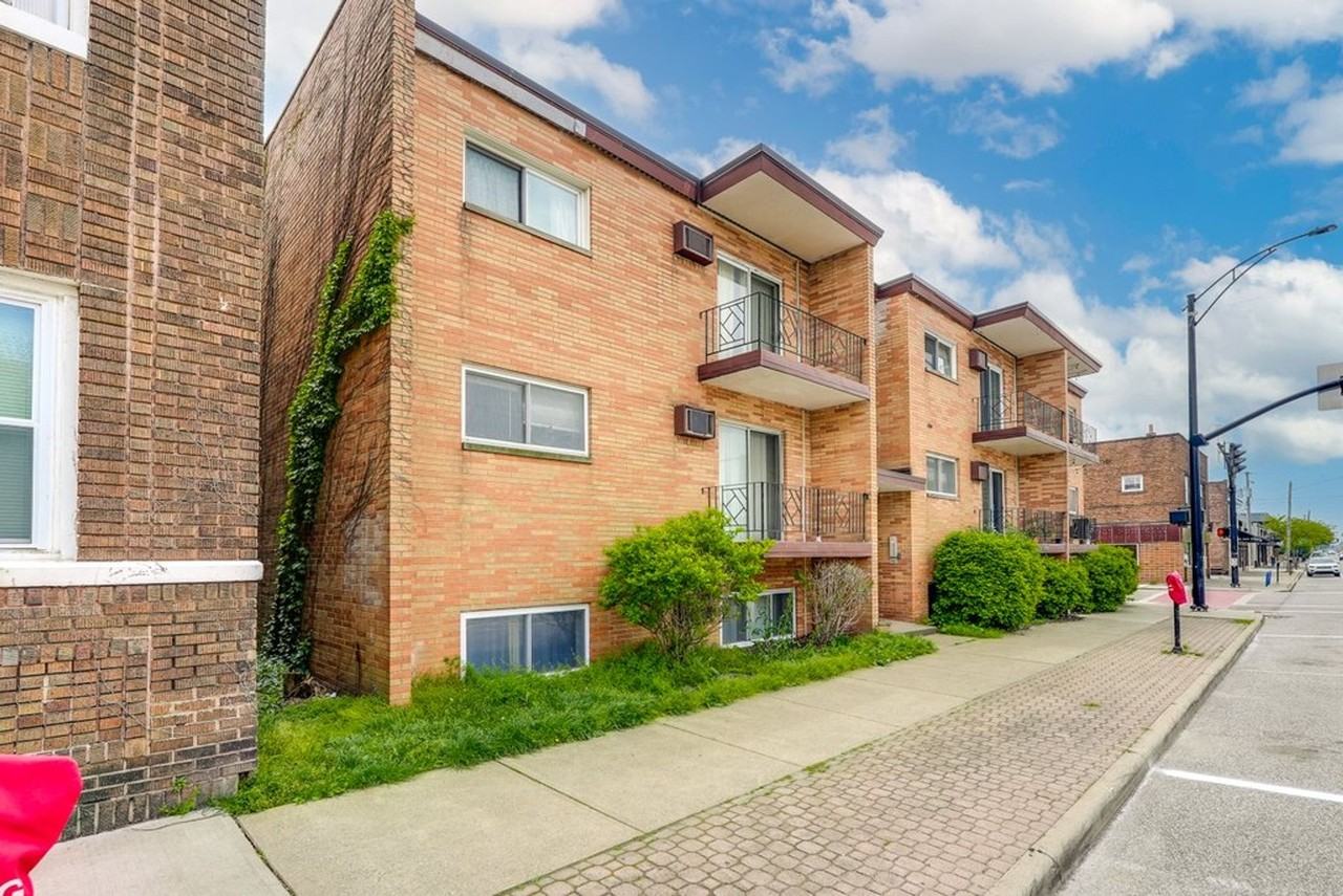 Modern Lakewood Apartments - Photo 2 of 16