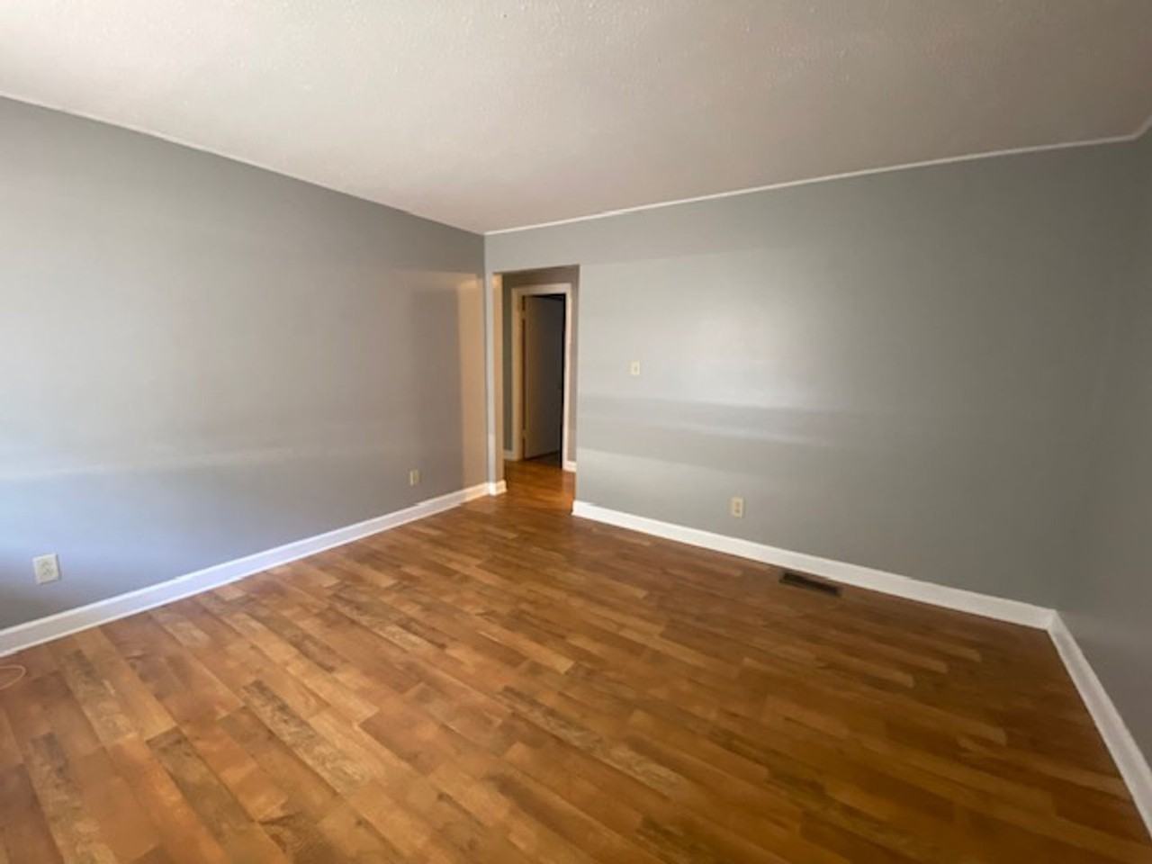 215 Weeks Dr Ne - Photo 3 of 8