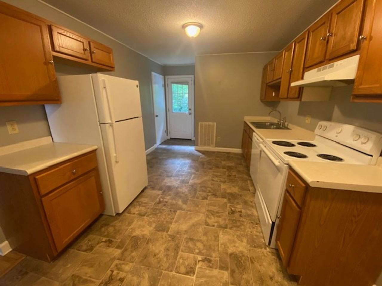 215 Weeks Dr Ne - Photo 4 of 8