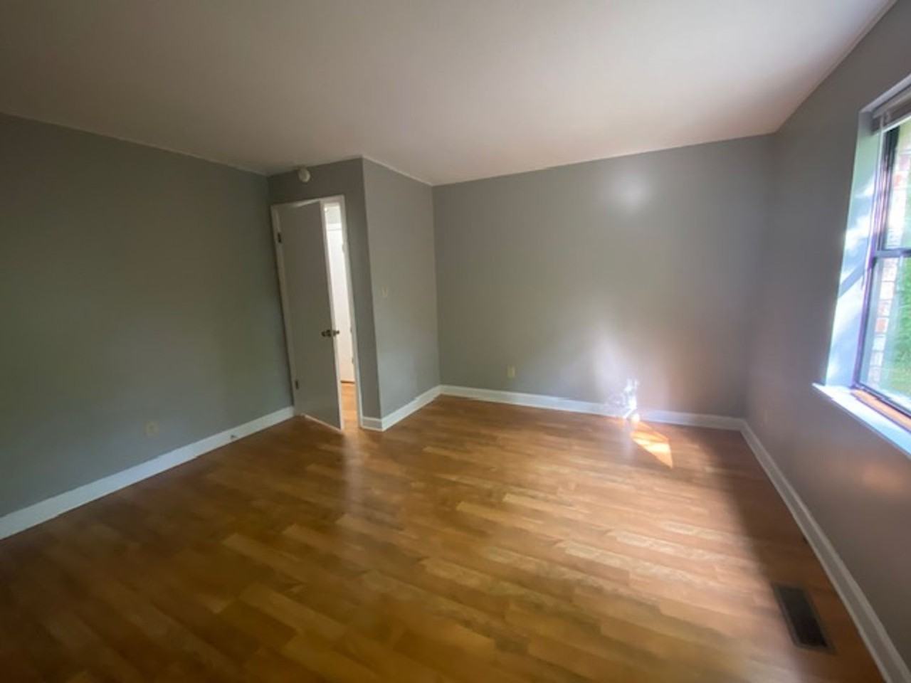 215 Weeks Dr Ne - Photo 6 of 8