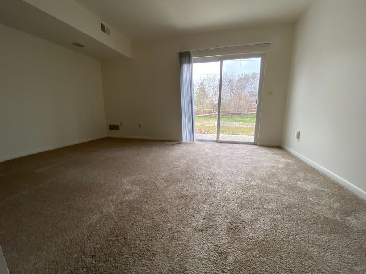 730 Hemlock Sq - Photo 2 of 10