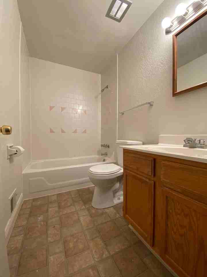 735 Hemlock Sq - Photo 7 of 10