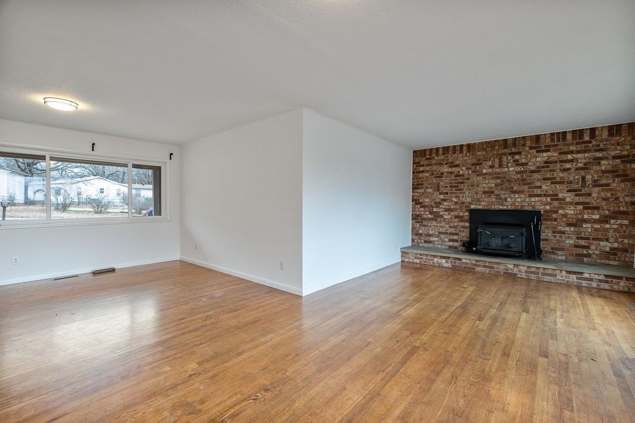 1737 E 5th St - Photo 3 of 14