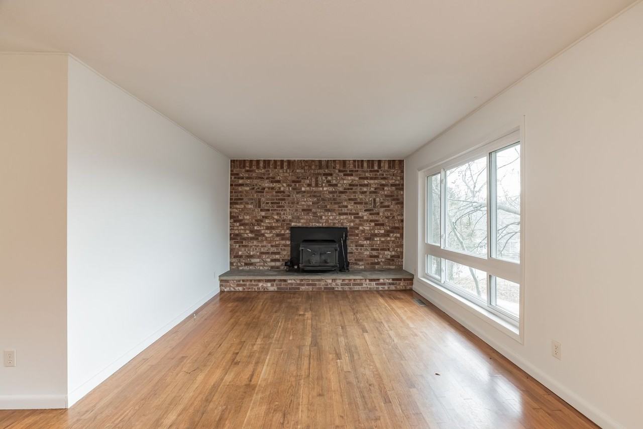 1737 E 5th St - Photo 4 of 14