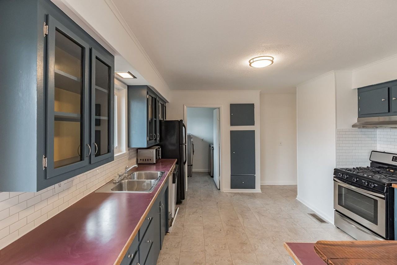 1737 E 5th St - Photo 7 of 14