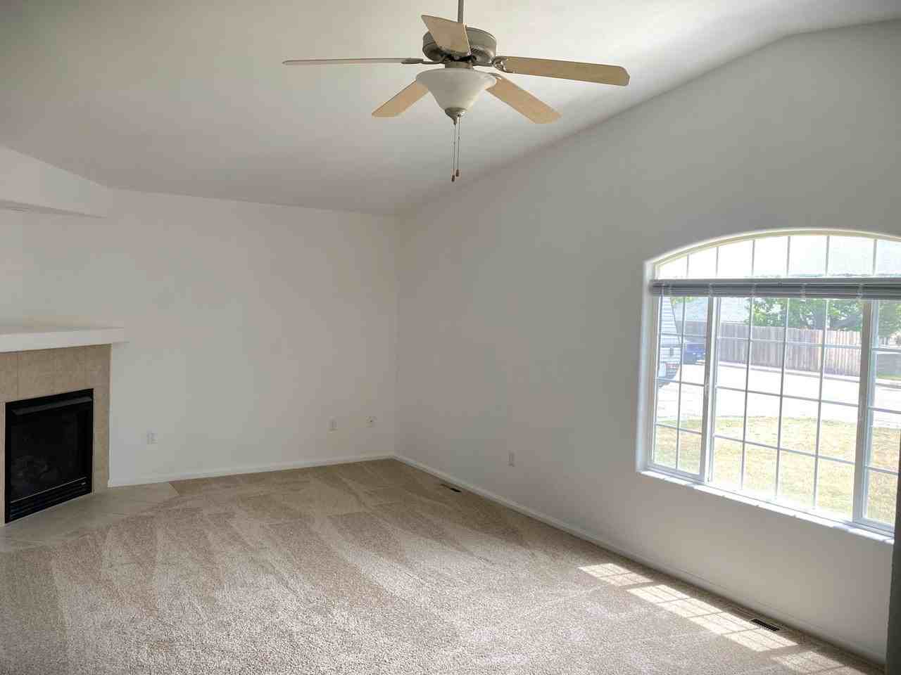 3906 Charles St - Photo 2 of 20