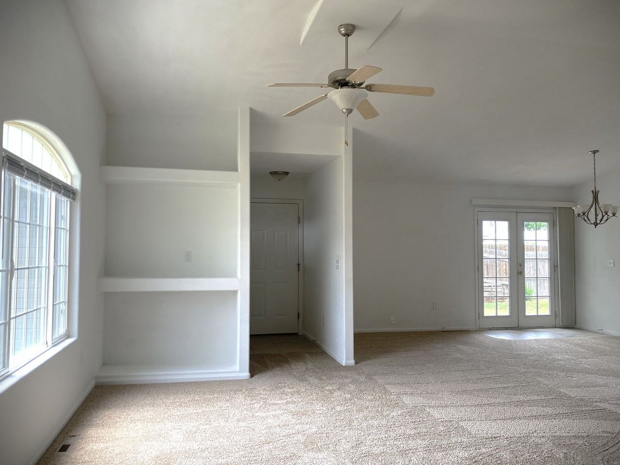 3906 Charles St - Photo 3 of 20