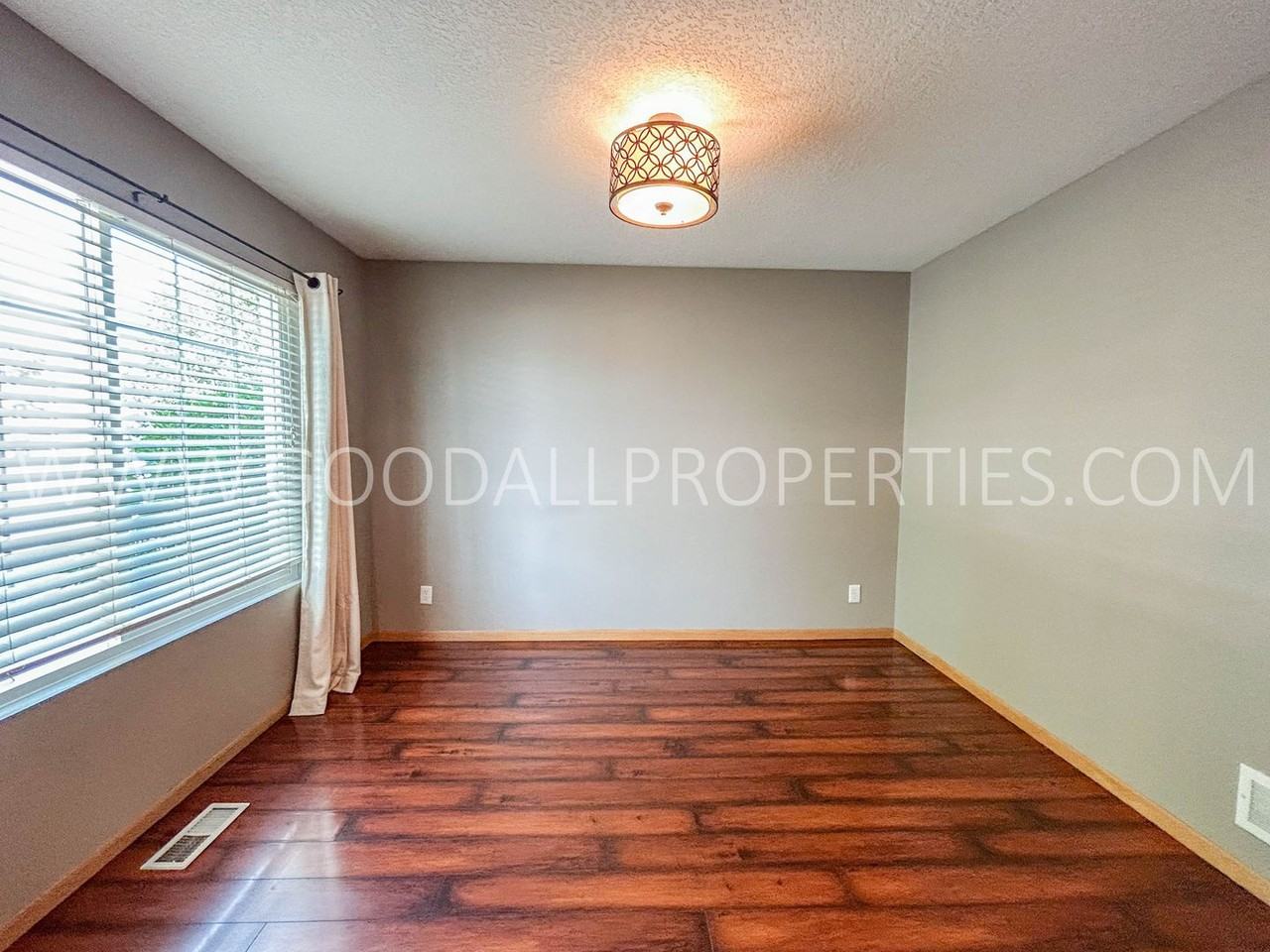 335 Se Carefree Ln - Photo 6 of 22