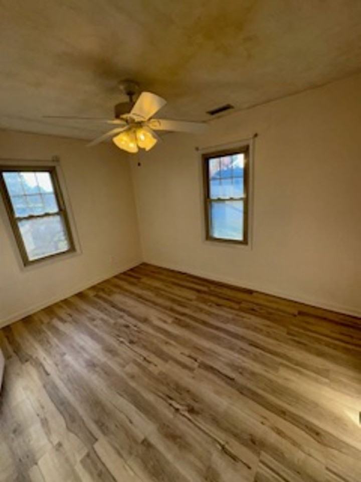913 N Spring St - Photo 7 of 12