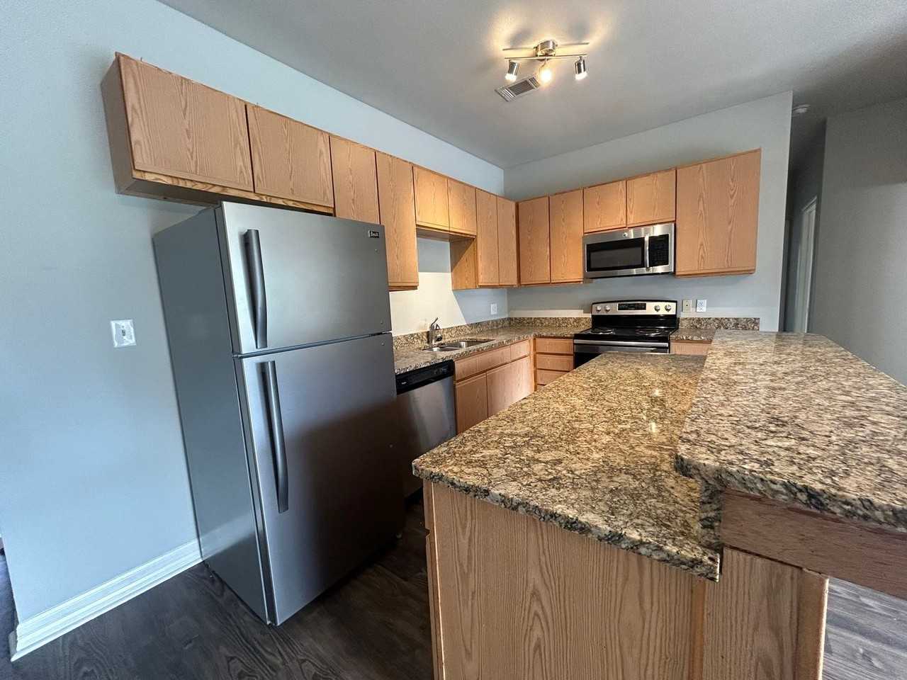 1625 S 10th St - Photo 3 of 18