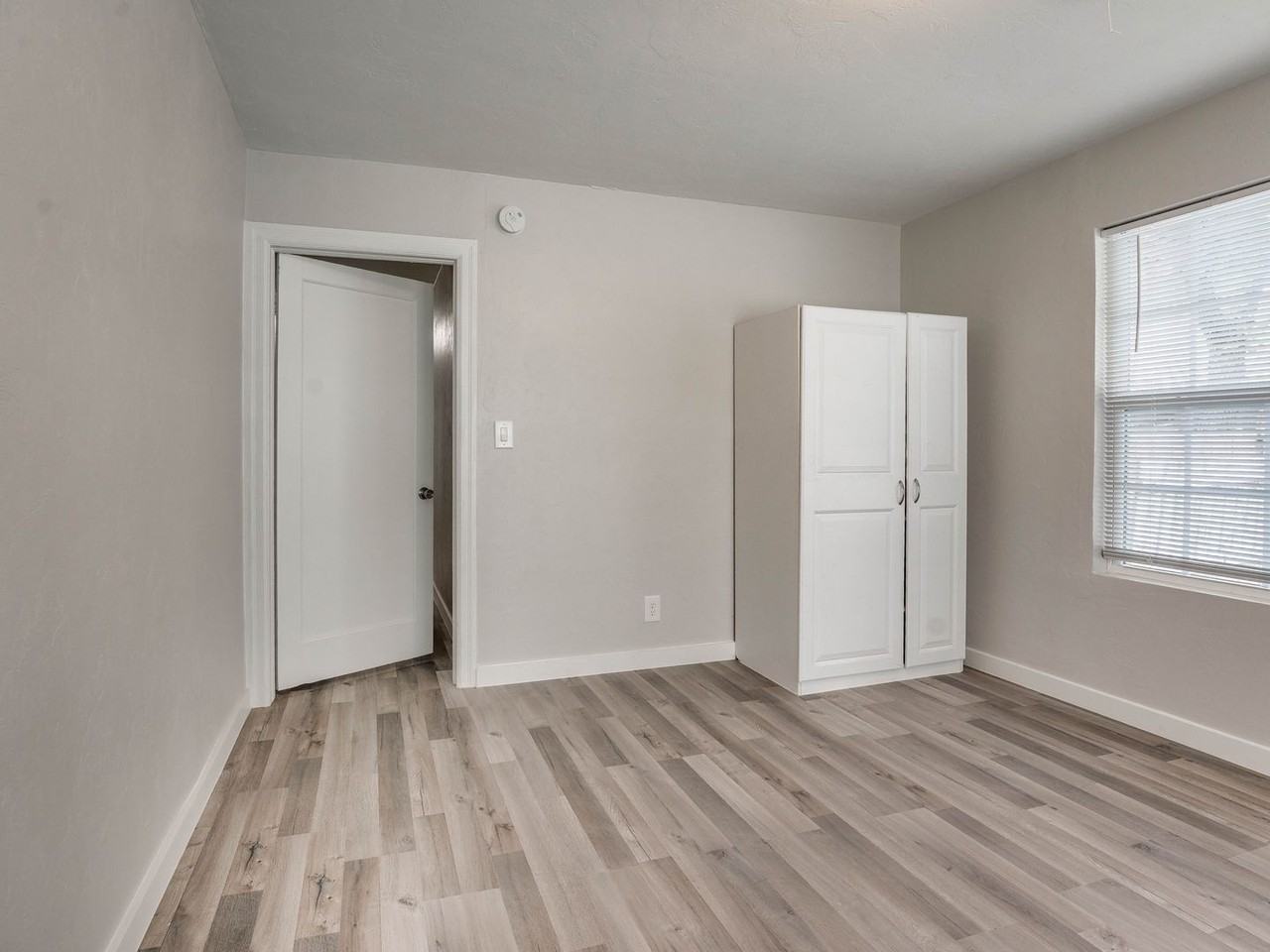 1810 N Park Ave - Photo 7 of 27