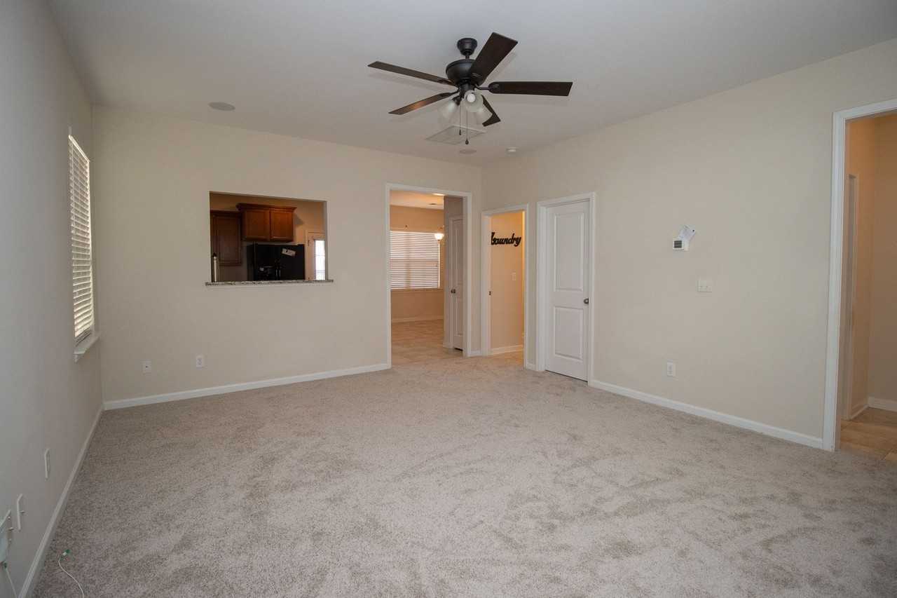 1003 Drake St - Photo 3 of 21