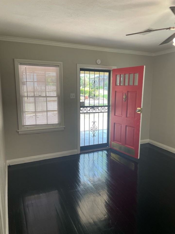 2179 Carnes Ave - Photo 2 of 8