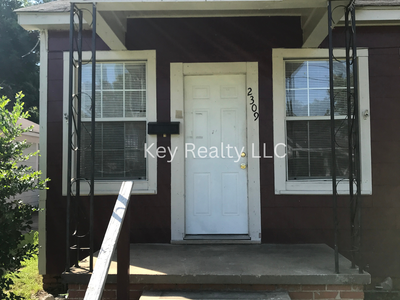 2309 Elliott St - Photo 2 of 10