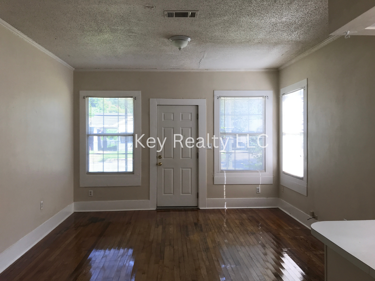 2309 Elliott St - Photo 5 of 10
