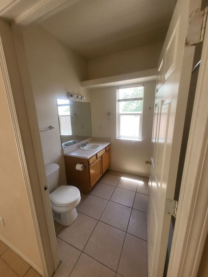 10412 Gutierrez Rd Ne - Photo 2 of 12