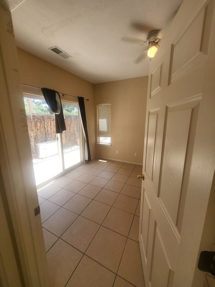 10412 Gutierrez Rd Ne - Photo 5 of 12