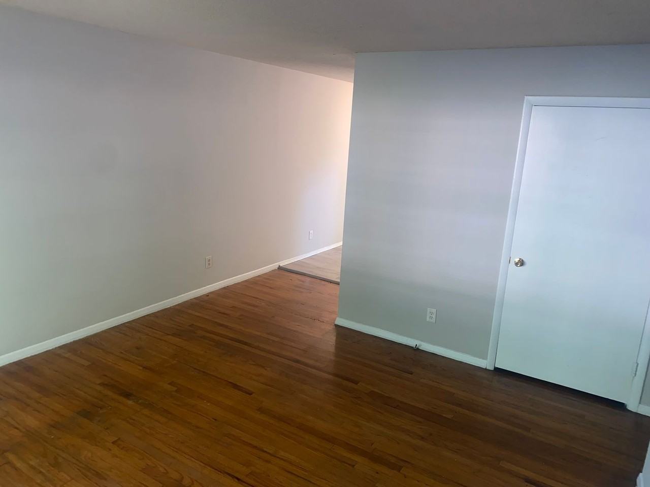 611 Blendwood Dr - Photo 3 of 8