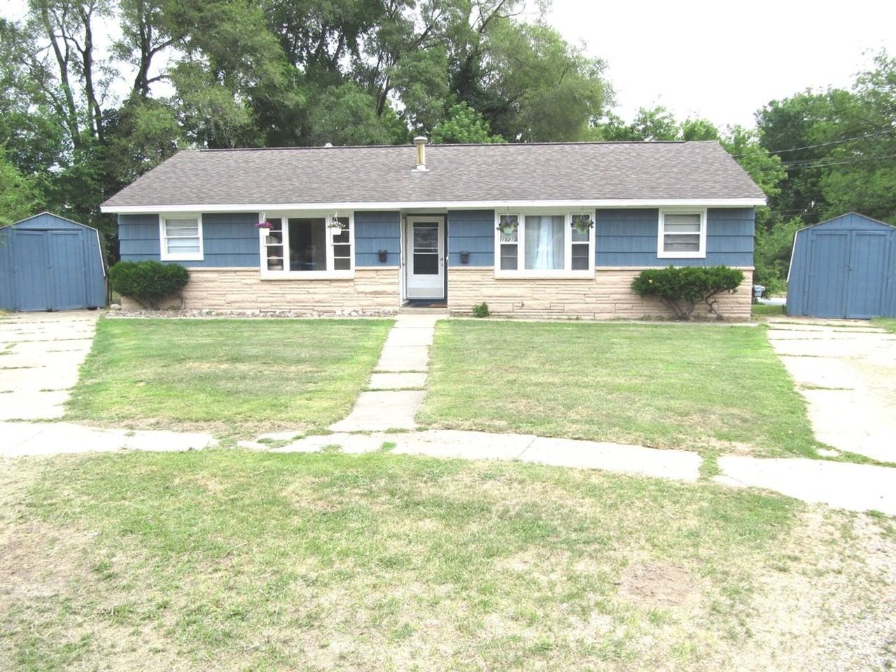 1021 1/2 Avondale Cir - Photo 2 of 16