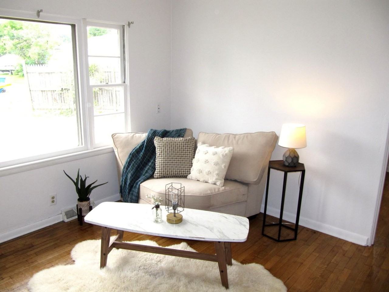 1021 1/2 Avondale Cir - Photo 3 of 16