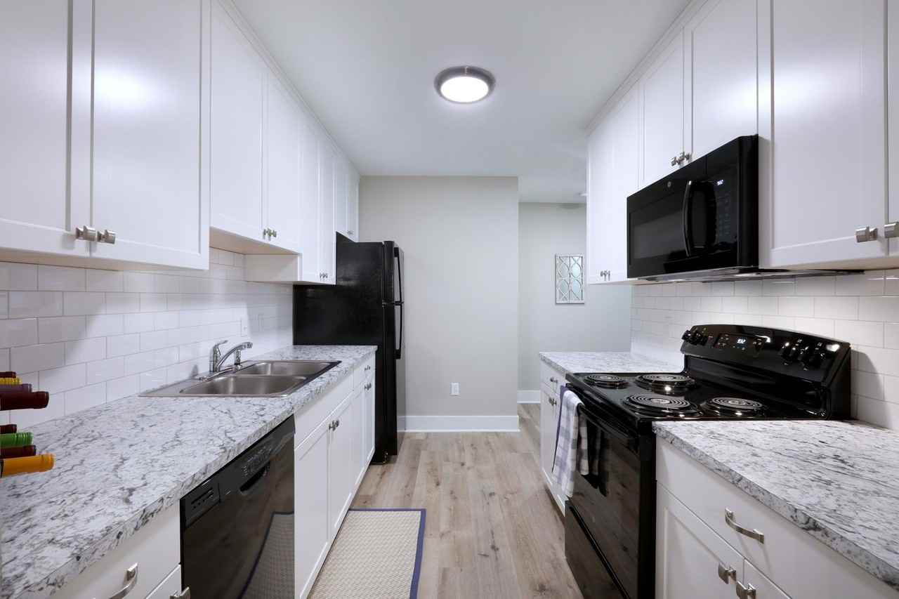 3512 E Paris Ave SE - Photo 5 of 27