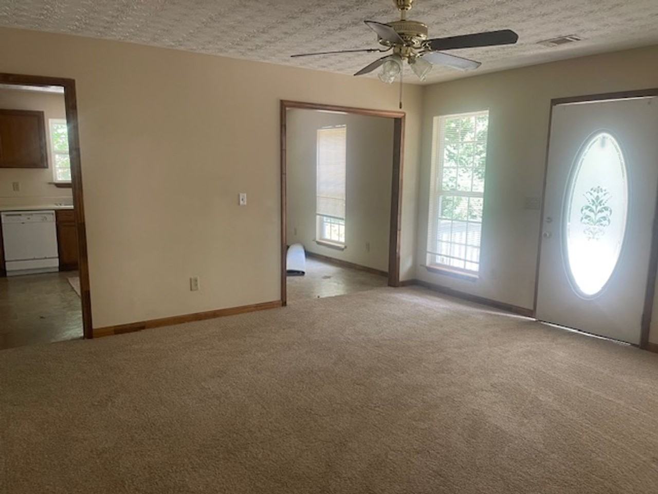 1207 Second Avenue - Photo 2 of 8