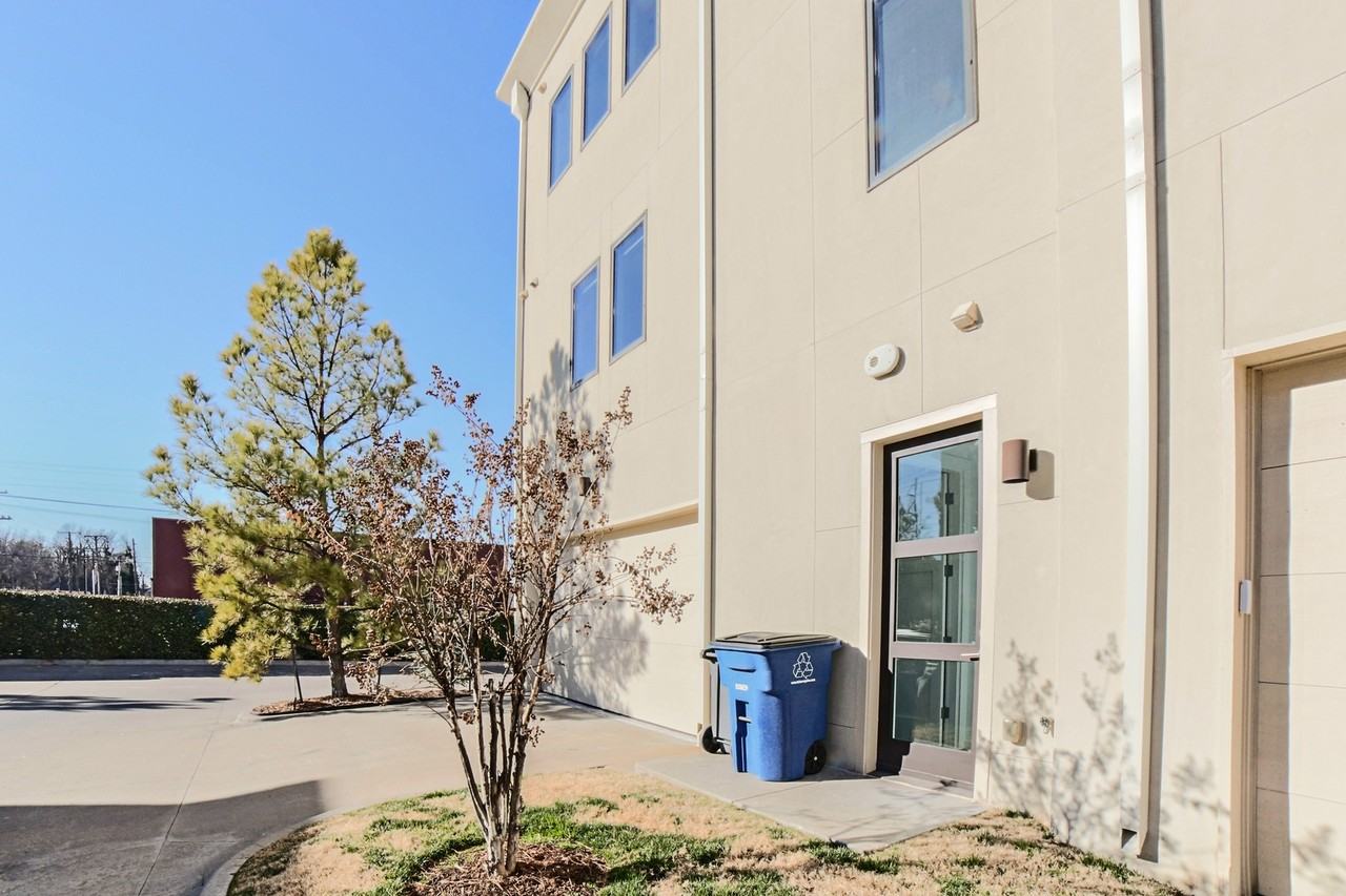 1314 E 35th Pl - Photo 4 of 50