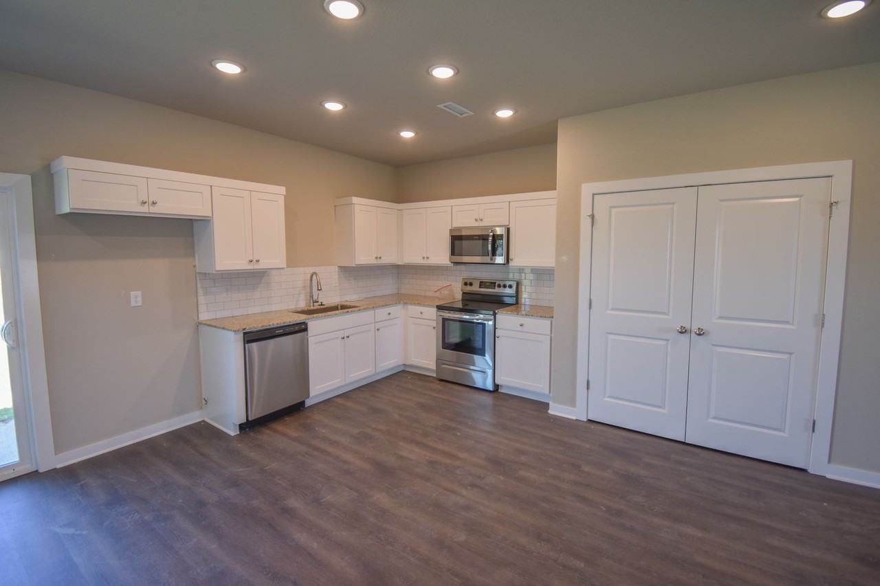 396 North Wyandotte Street - Photo 4 of 14