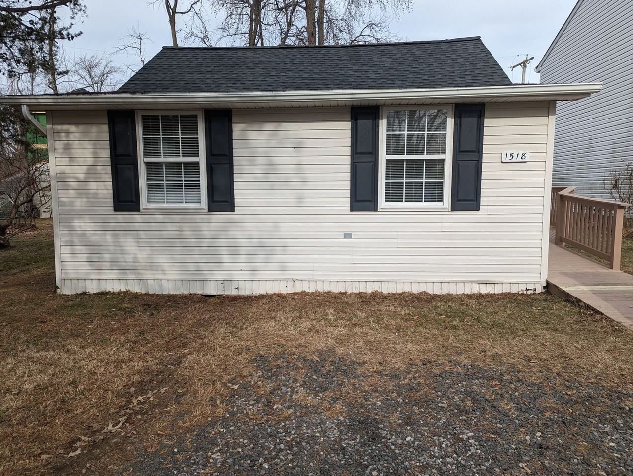 1518 Robinson Rd - Photo 2 of 32