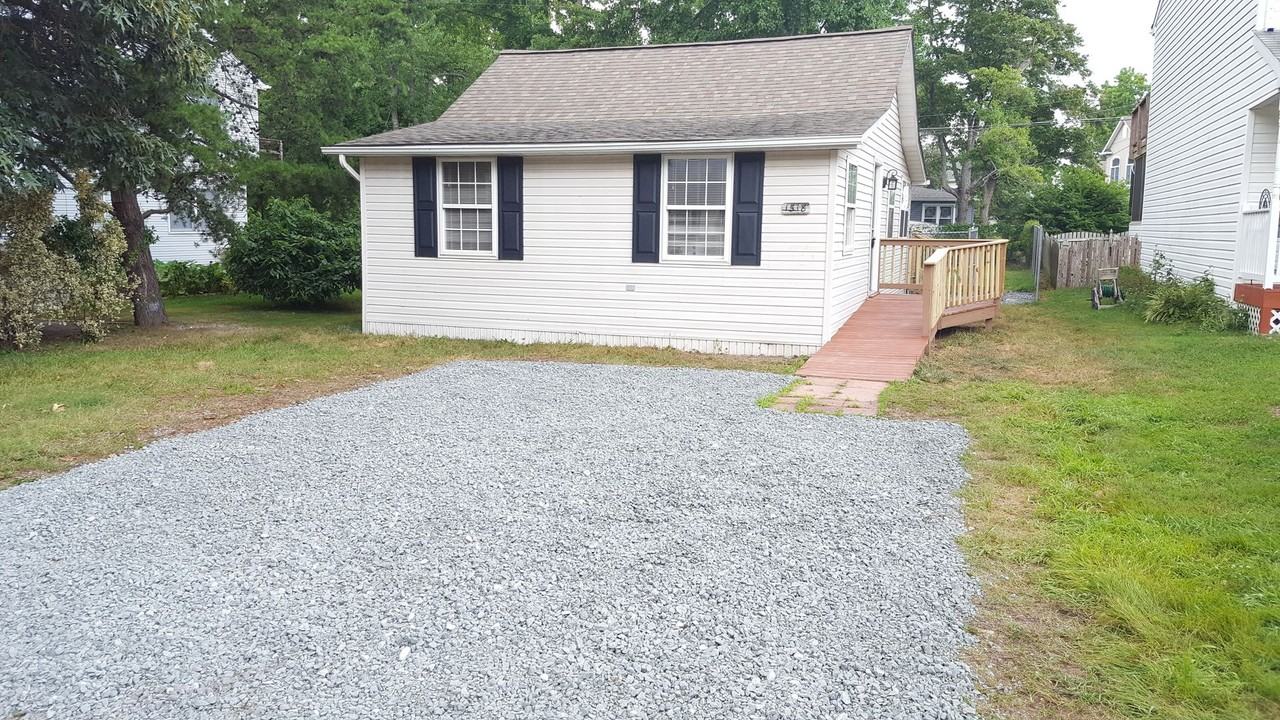 1518 Robinson Rd - Photo 3 of 32