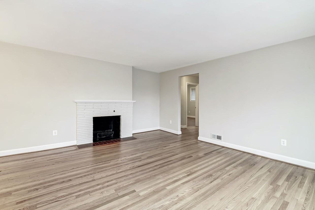 2940 Terrace Dr - Photo 3 of 24