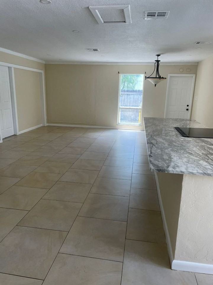 164 Se Prima Vista Blvd - Photo 2 of 9