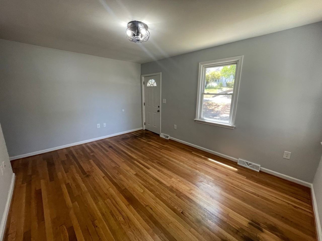 4915 Sycamore Pl - Photo 3 of 12
