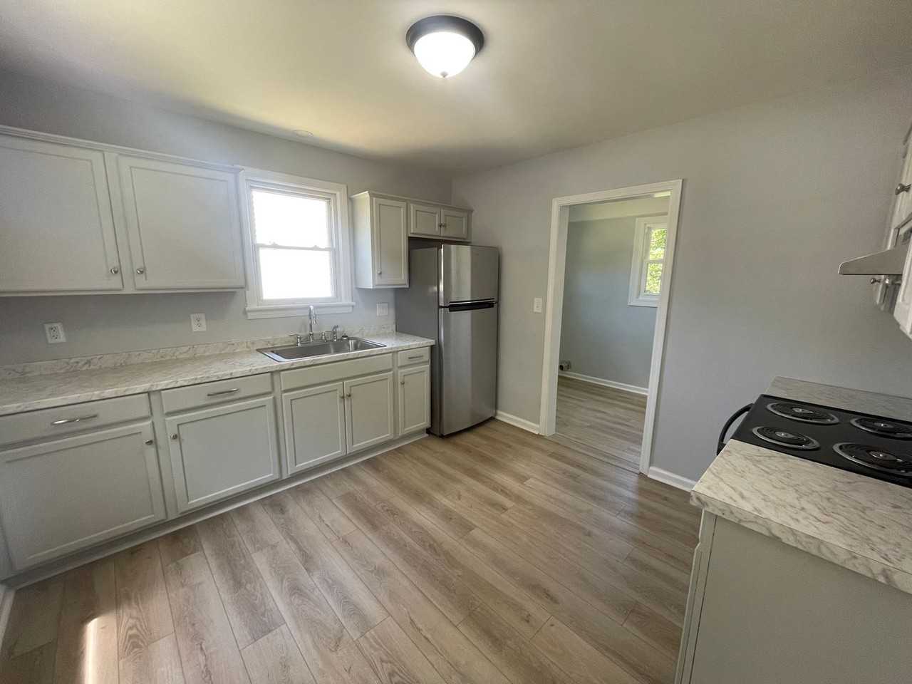 4915 Sycamore Pl - Photo 5 of 12