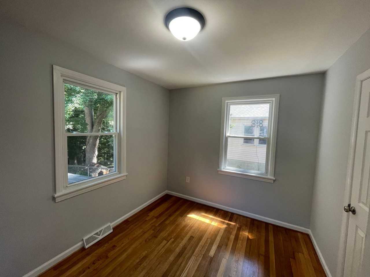 4915 Sycamore Pl - Photo 6 of 12