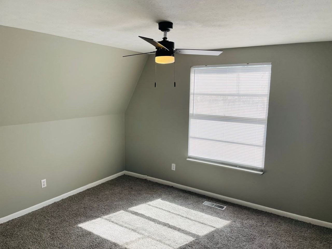 3683 Doris Dr - Photo 4 of 6