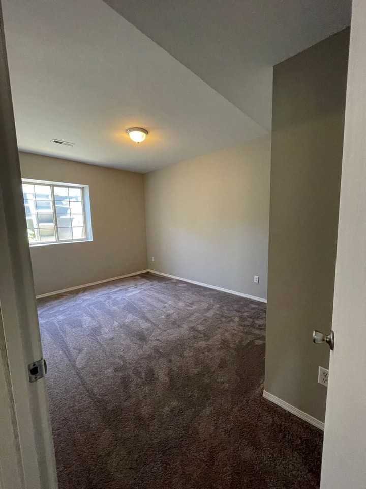 2202 W Jonquil Ln - Photo 3 of 21