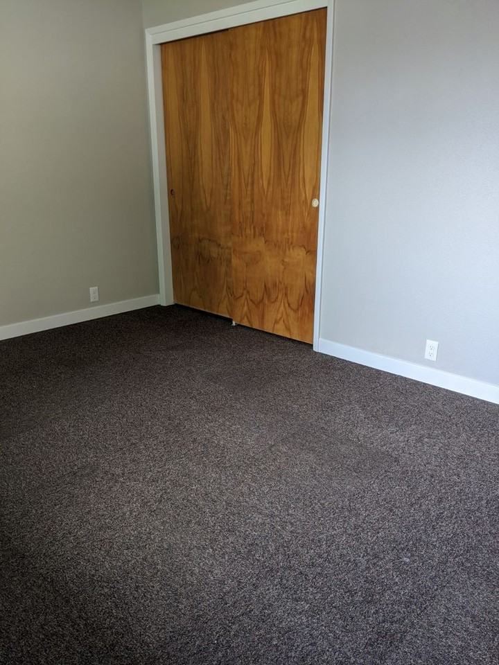 1616 Hemlock Ave - Photo 3 of 22