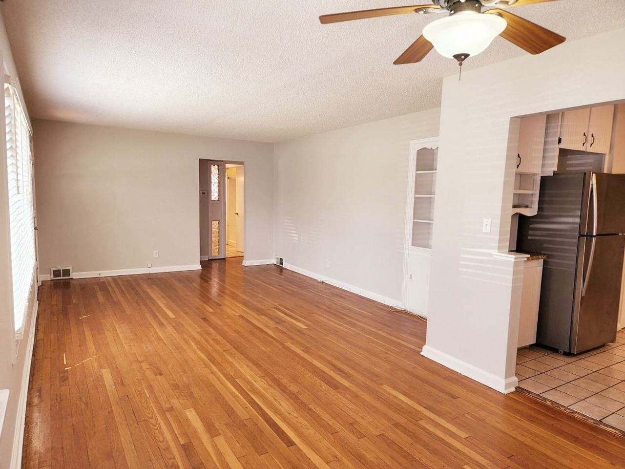 1247 E Bennett St - Photo 5 of 29