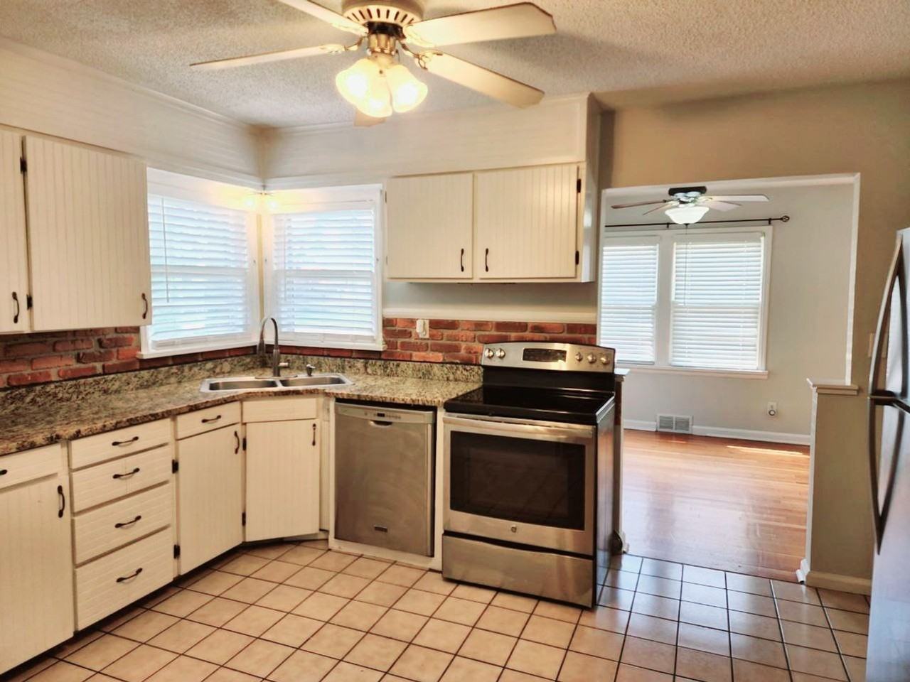 1247 E Bennett St - Photo 6 of 29