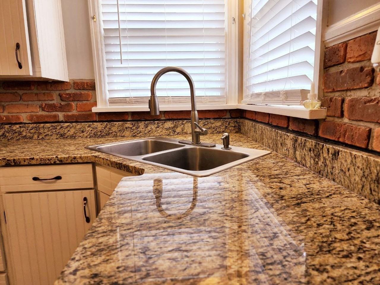 1247 E Bennett St - Photo 7 of 29