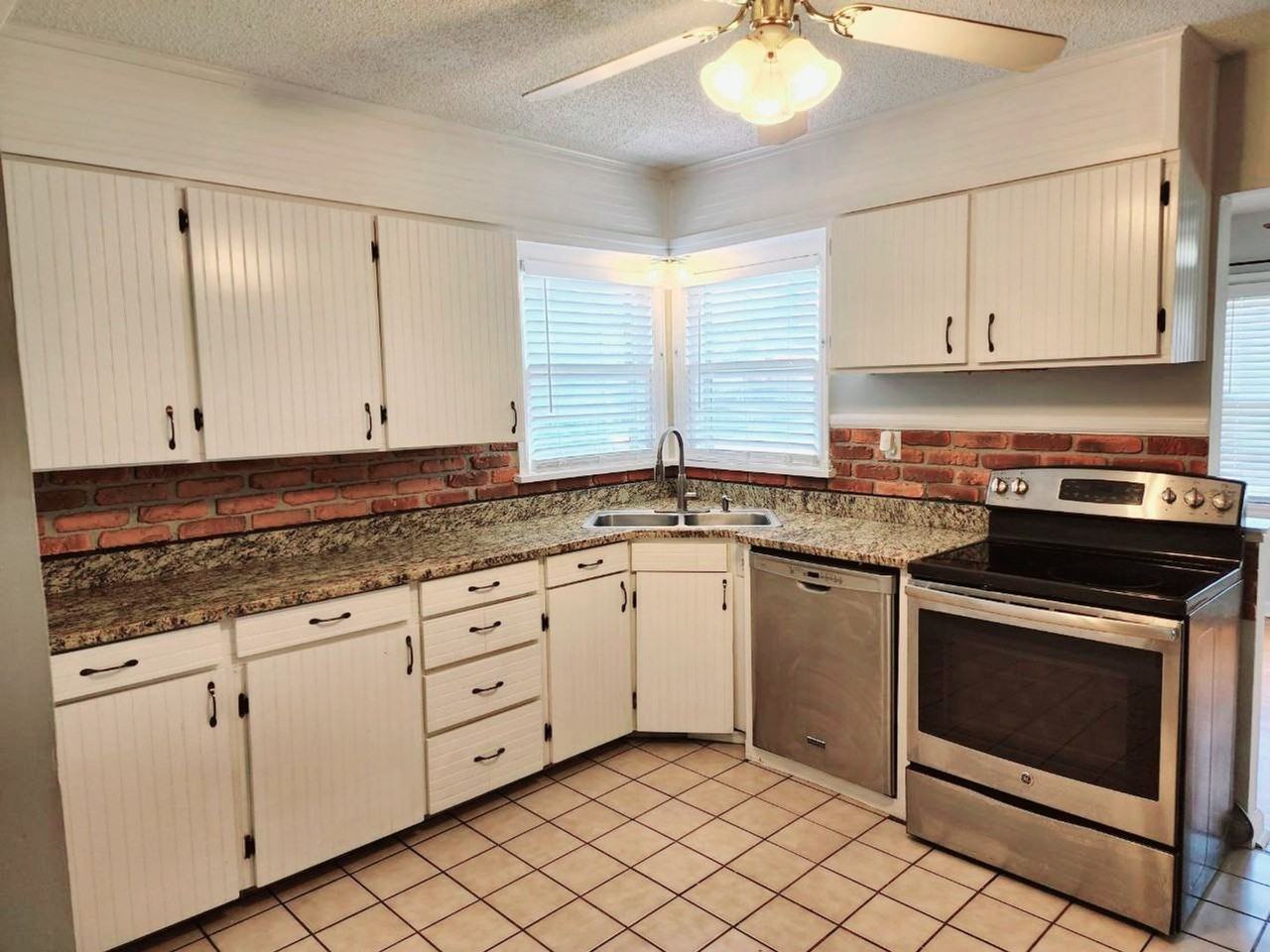 1247 E Bennett St - Photo 2 of 29