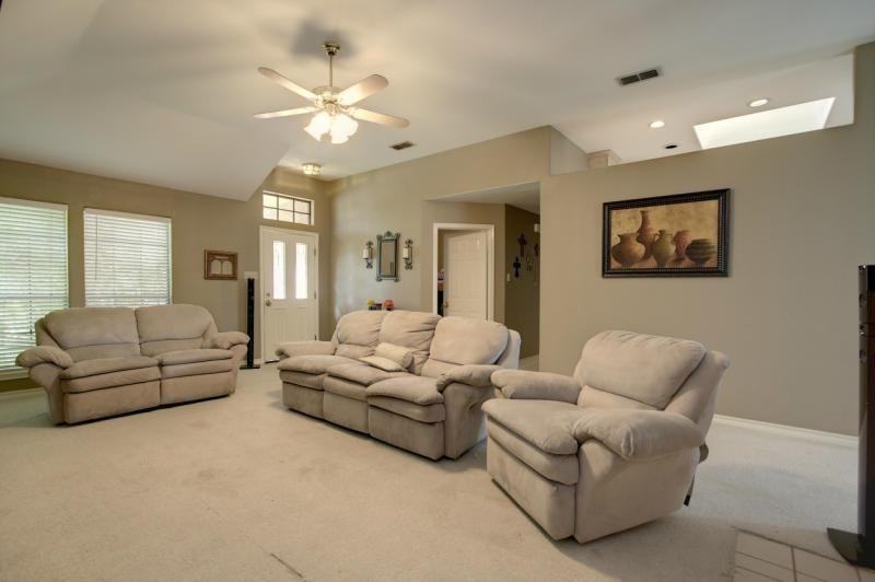 4510 Silver Hollow Dr - Photo 3 of 13