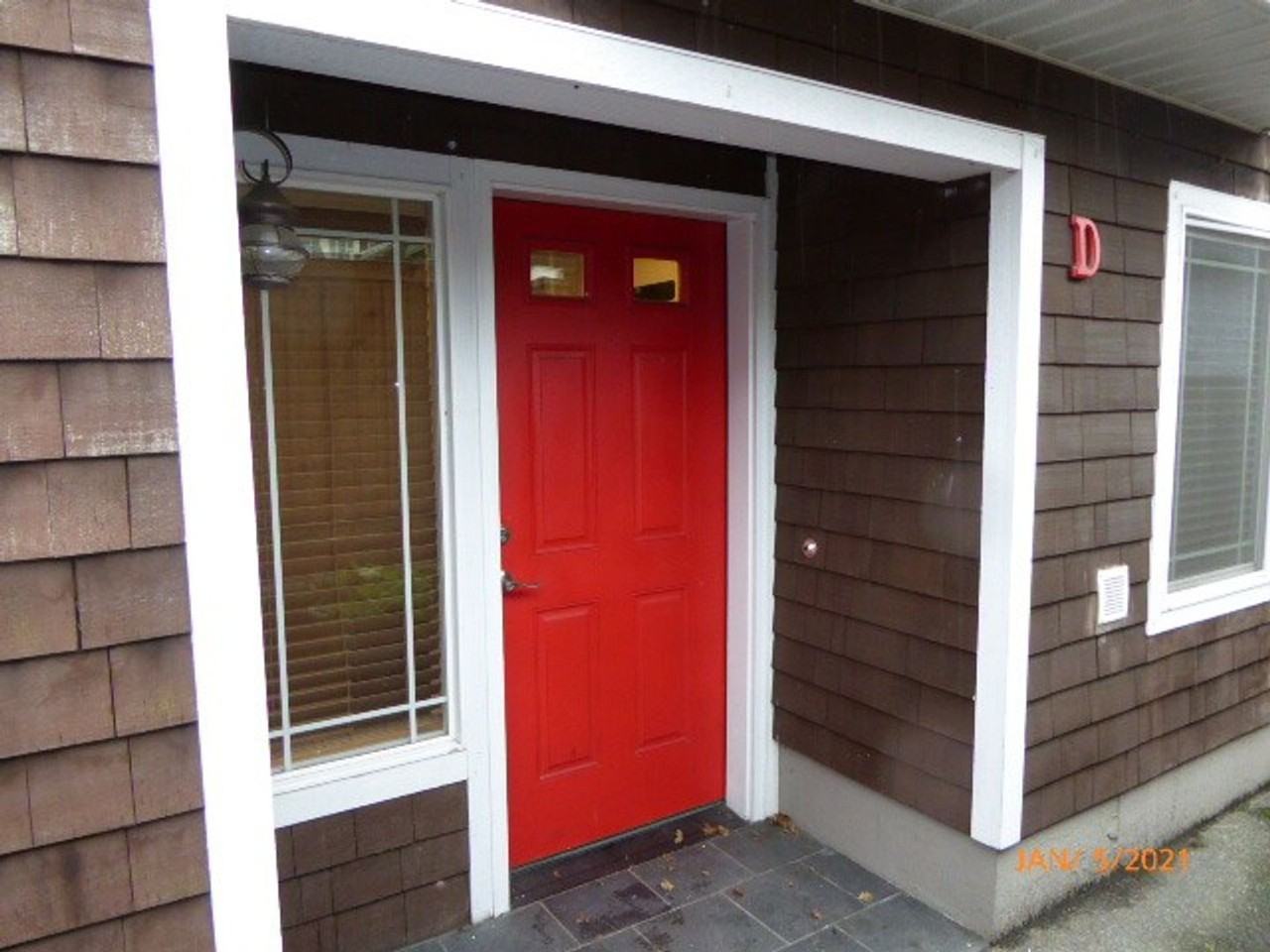 6415 9th Ave Ne #D - Photo 2 of 20